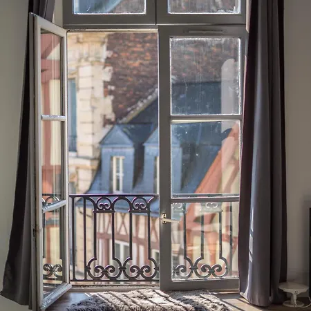 Charming Center Flat *